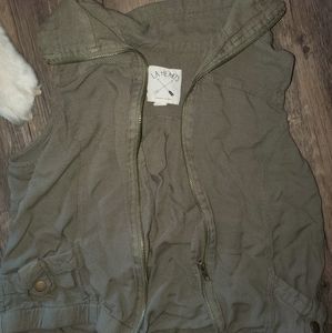 La Hearts green cargo vest